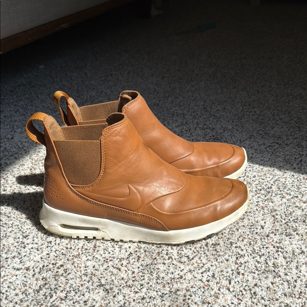 Nike Brown Leather Sneakers with Modern Sole